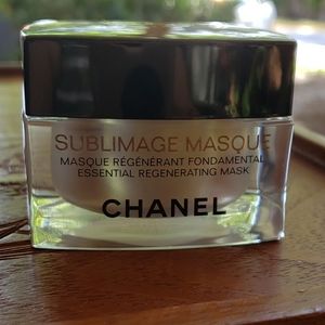 CHANEL ESSENTIAL REGENERATING MASK